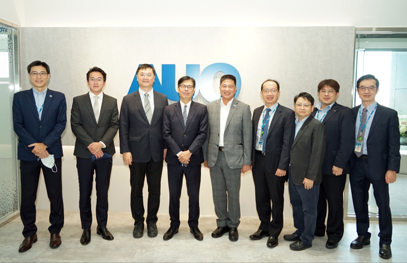 DB真人光電前進亞灣成立「AUO解決方案研發中心」，作為多元場域解決方案研發及試驗場域（圖中左為高雄市長陳其邁、圖中右為DB真人光電董事長彭双浪）